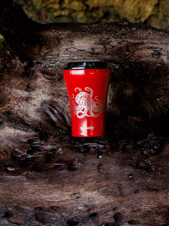 A thermal mug for the car Dr. Bacty Apollo for the diver - red