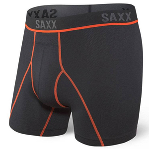 Herren-Sport-Laufboxershorts SAXX KINETIC HD Boxer Brief - schwarz mit roten Nähten.