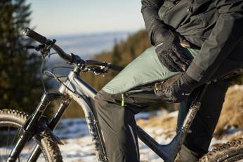 2 in 1 Vaude Moab - Schwarze männliche isolierte Fahrradhose