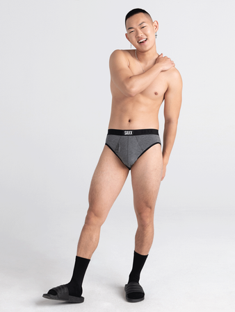 Bequeme Herrenunterhose SAXX ULTRA Boxer Brief Fly - Graphit.