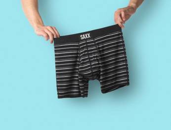 Herren-Schnelltrocknungs-Boxershorts SAXX VIBE Boxer Brief mit grauen Streifen - schwarz.