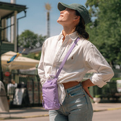 Pacsafe GO Anti-Diebstahl-Umhängetasche - Lavendel