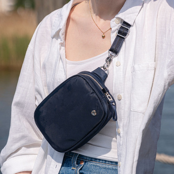 Kleine 2-in-1-Handtasche für Damen mit Diebstahlschutz Pacsafe W – marine