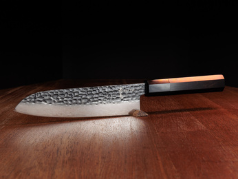 Nóż Santoku Aka Tori ze stali damasceńskiej 7" - Tokyo Black