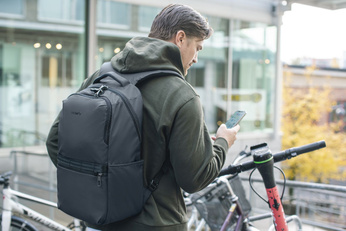 Anti-theft urban backpack Pacsafe Metrosafe X 25L - dark grey.