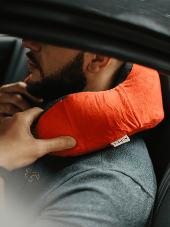 Travel cushion on the neck Dr. Bacty - red