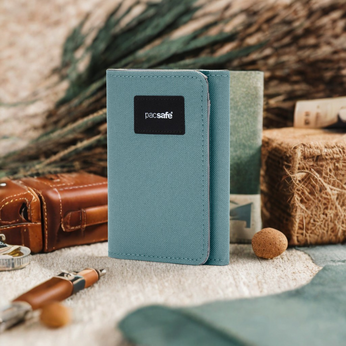 Pacsafe RFIDsafe recycelte Anti-Diebstahl-Geldbörse - marineblau