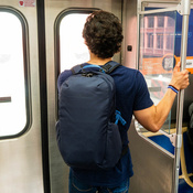 Diebstahlsicherer Reiserucksack für Laptop Pacsafe V 24 l - Marineblau