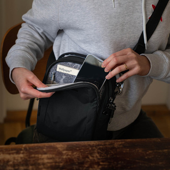 Pacsafe LS100 Anti-Diebstahl-Umhängetasche - schwarz