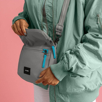 Pacsafe Go Women's Anti-Diebstahl-Tasche erweiterbar - stone