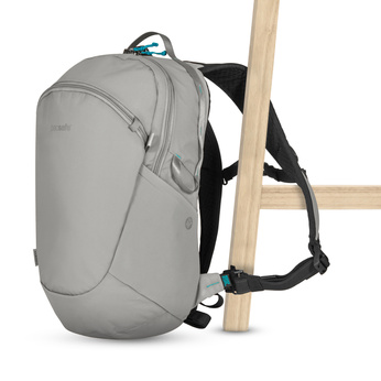 Pacsafe ECO Econyl® Anti-Diebstahl 18l City-Rucksack - grau