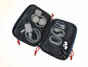 organizer für kabel TROIKA go urban tech pouch 2 - marineblau