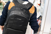 Diebstahlsicherer Laptop-Rucksack Pacsafe Metrosafe LS450 ECONYL® – Schwarz