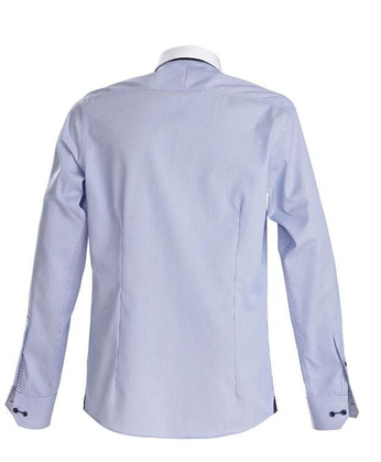 Lila Hemd mit einer Fliege, Größe 42, Slim Fit, von der Marke FROST, schwarz/weiß.