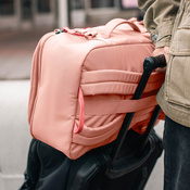 Plecak kabinowy antykradzieżowy Pacsafe Go 34 l - różowy