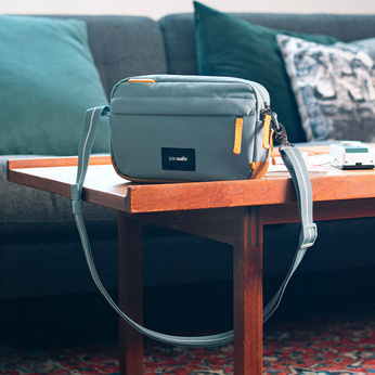 Pacsafe Go Anti-Diebstahl kleine Stadt Tasche - Minze