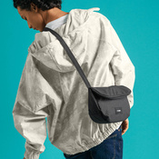 Pacsafe Go erweiterbare Anti-Diebstahl-Tasche für Frauen - schwarz