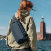 Vibe 325 sling pack Jet Black