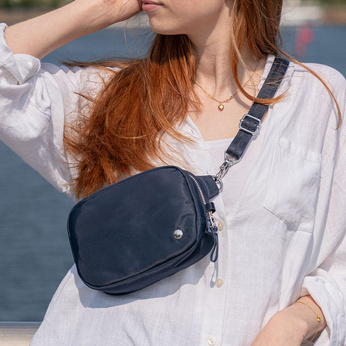 Kleine 2-in-1-Handtasche für Damen mit Diebstahlschutz Pacsafe W – marine