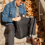 Anti-theft urban backpack Pacsafe Vibe 20L - black