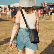 Torba miejska na ramię antykradzieżowa Pacsafe Go - czarna