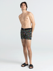 Herren atmungsaktive SAXX DAYTRIPPER Boxer Brief Fly mit lustigem Collage-Print - schwarz.