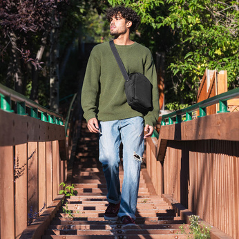 Torba na jedno ramię antykradzieżowa Pacsafe V - czarna