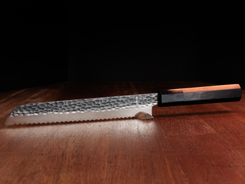 Exklusives Aka Tori Tokyo Black 8" Brotmesser aus Damaszener Stahl – Business-Geschenk mit Gravuroption