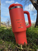 Becher mit Thermalwasser mit Gravur Streeterville Tumbler 1200 ml - Coral