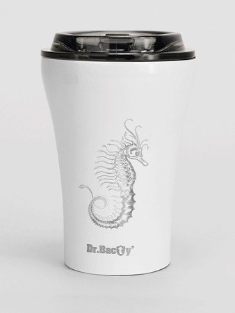 Eine Tasse mit Gravur Dr.Bacty Apollo Seepferdchen - weiß
