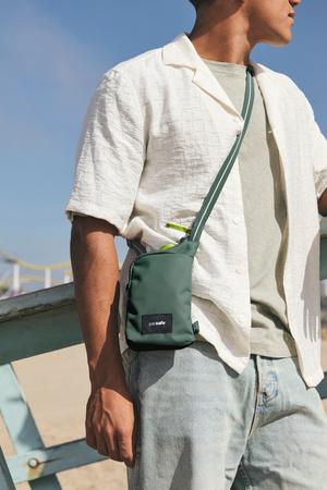 Pacsafe GO Anti-Diebstahl-Umhängetasche - coastal blue