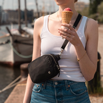 Mała Torebka damska 2w1 antykradzieżowa Pacsafe W - czarna