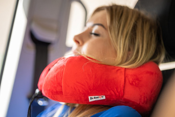 Travel cushion on the neck Dr. Bacty - red