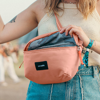 Pacsafe Go anti-theft hip pack - pink
